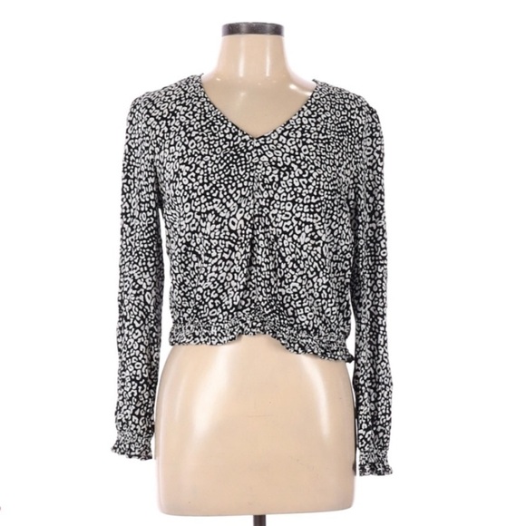𝅺LEOPARD print long sleeve - Picture 1 of 3